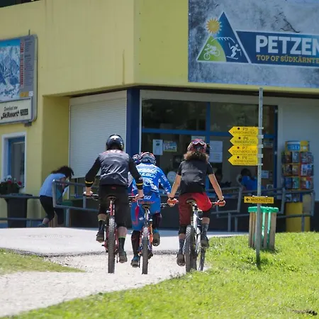Chaletpark Petzen Kemping